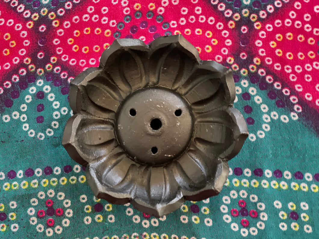 Ceramic Lotus Incense Holder with Nag Chapa Incense